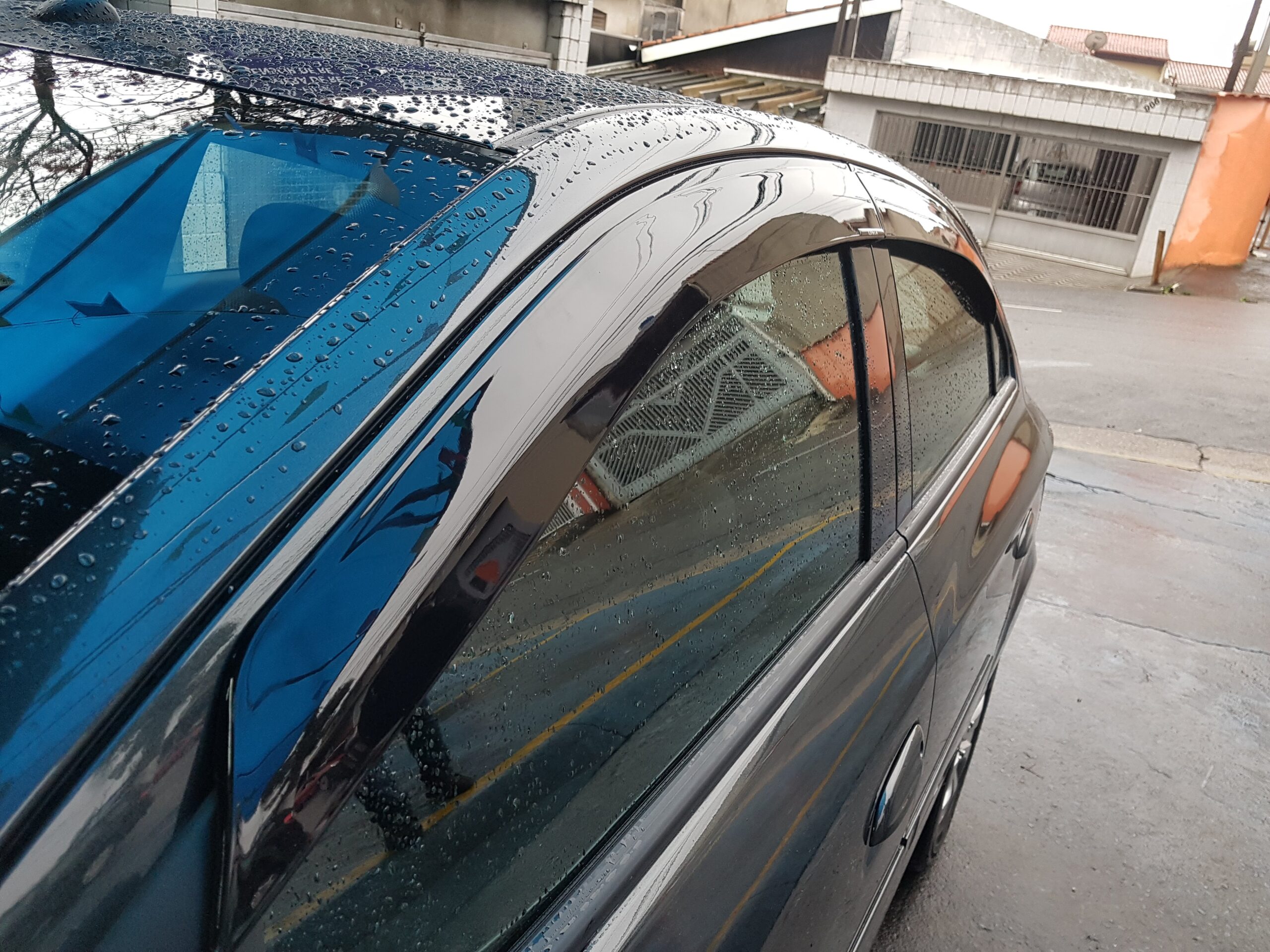 Calha de chuva automotiva instalada na Mania de Carro em São Bernardo do Campo